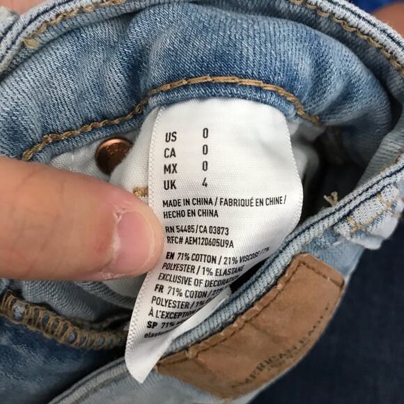 American Eagle Hi-Rise Shortie Shorts Light Wash - Picture 6 of 7